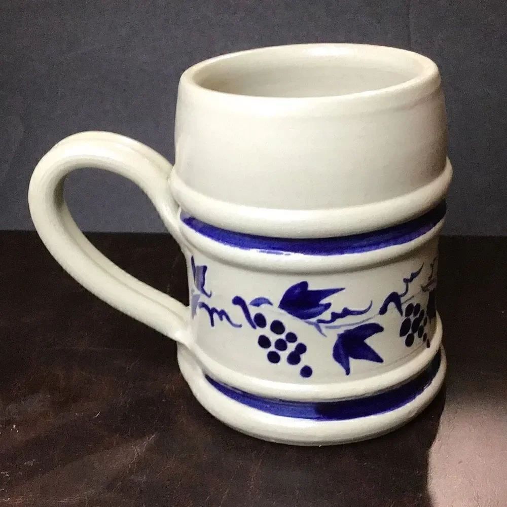 Hard to find pattern replacement Mug by Williamsburg pottery ￼